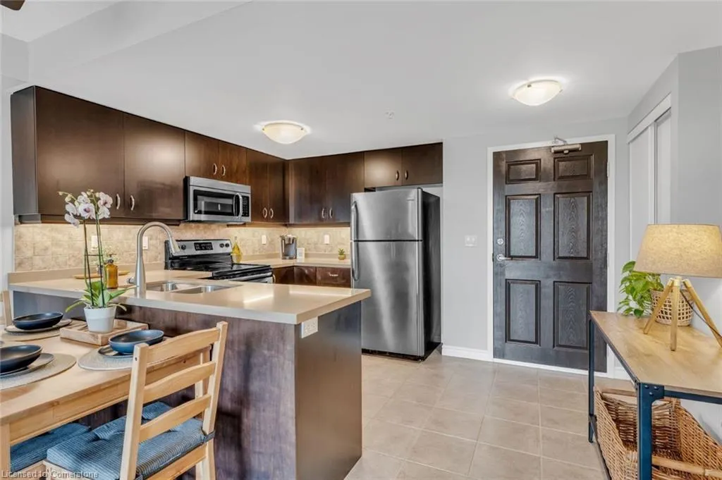 60 Lynnmore Street, #414
