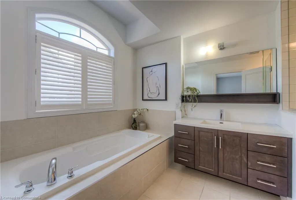 215 Dundas Street E, #38