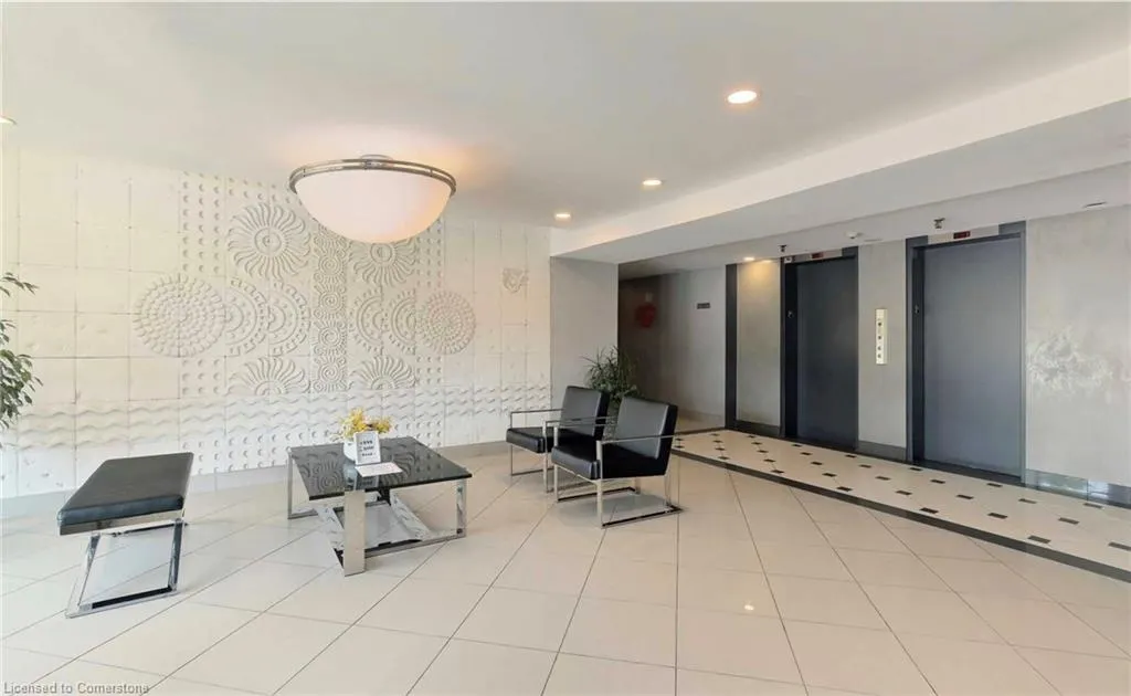 2301 Derry Road W, #1004