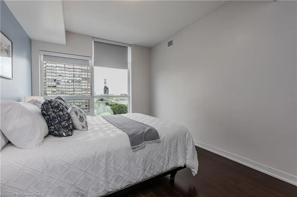 551 Maple Avenue, #814