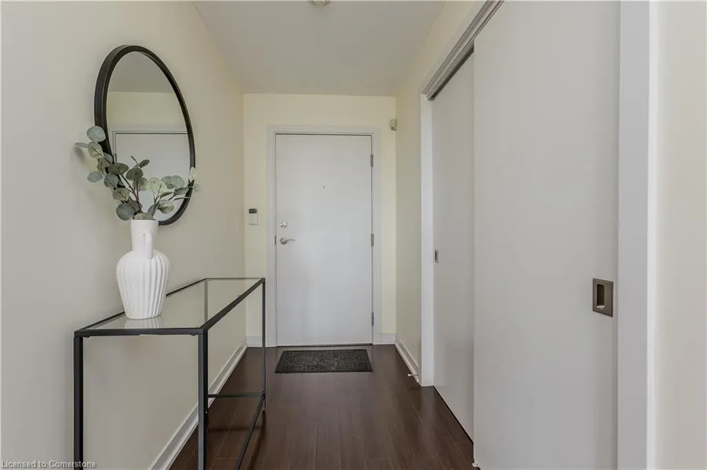 551 Maple Avenue, #814