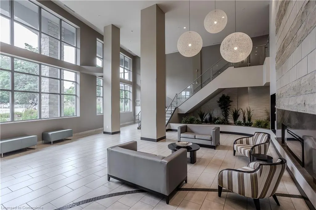 551 Maple Avenue, #814
