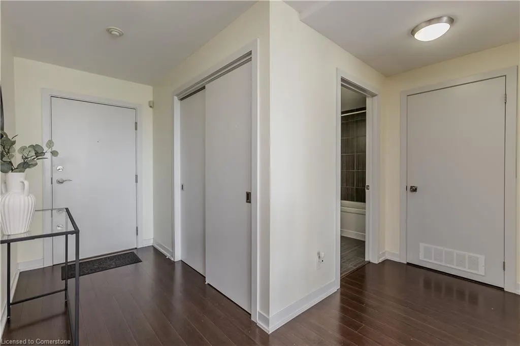 551 Maple Avenue, #814