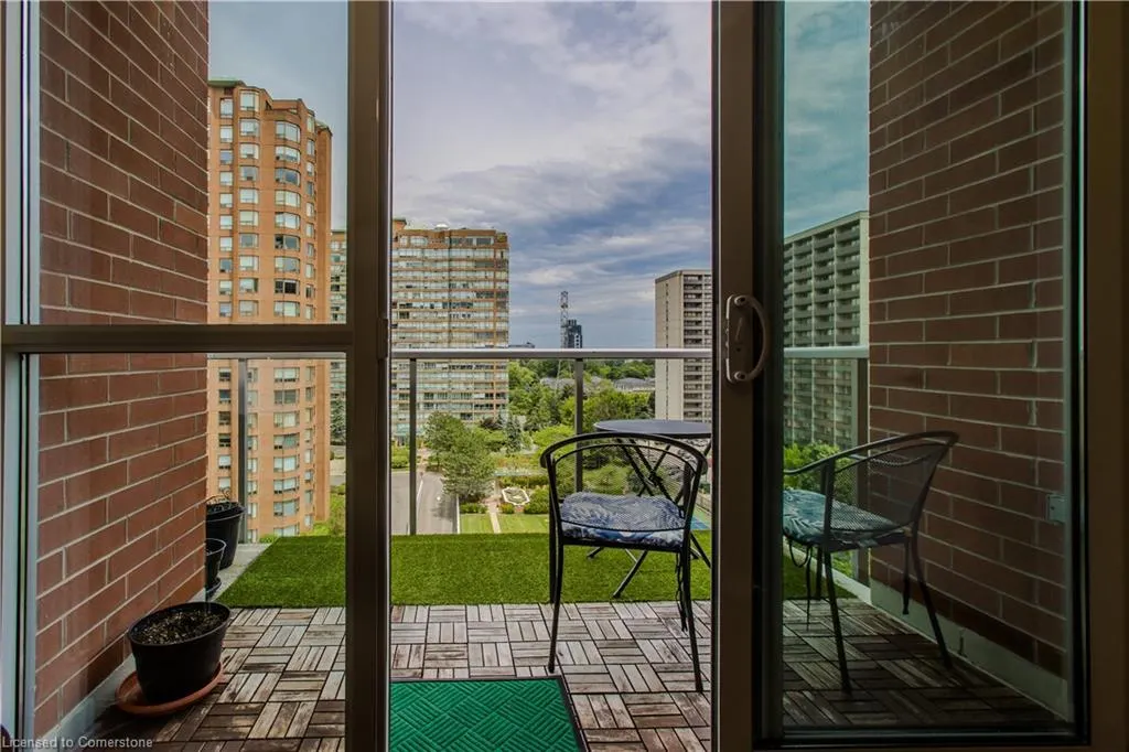 551 Maple Avenue, #814
