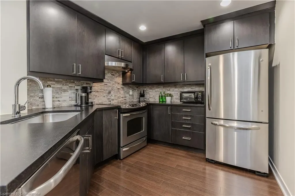 551 Maple Avenue, #814