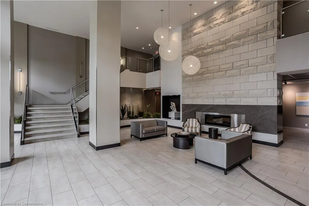 551 Maple Avenue, #814