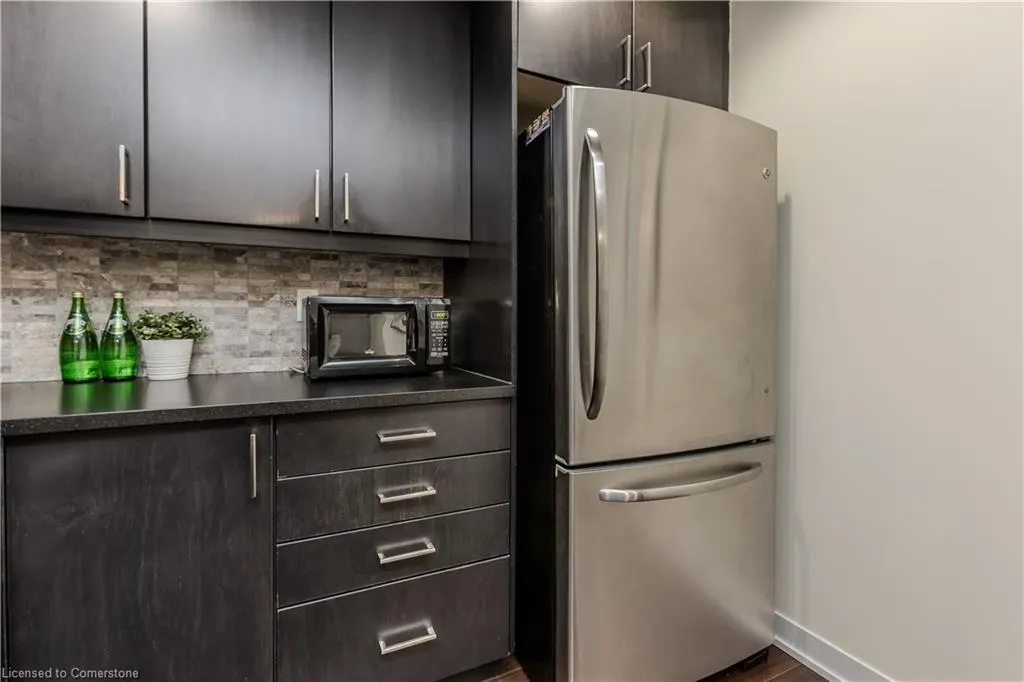 551 Maple Avenue, #814