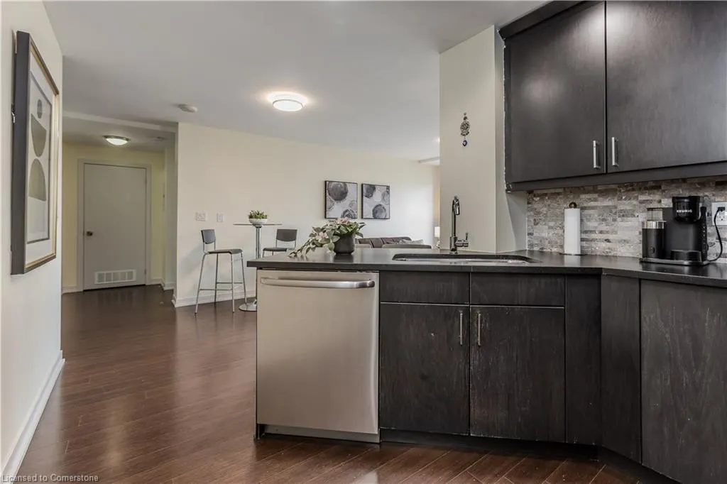 551 Maple Avenue, #814