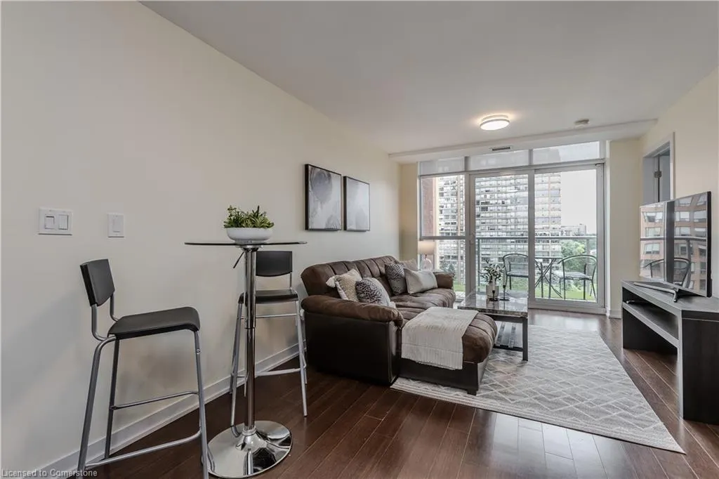 551 Maple Avenue, #814