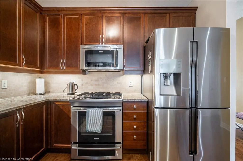 10 Greenbrook Drive, #10