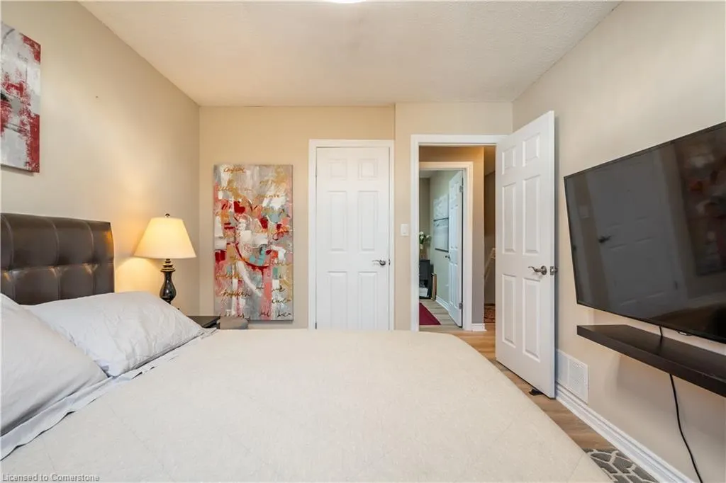 84 Sandra Crescent