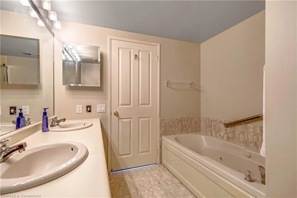 1800 The Collegeway Way, #704