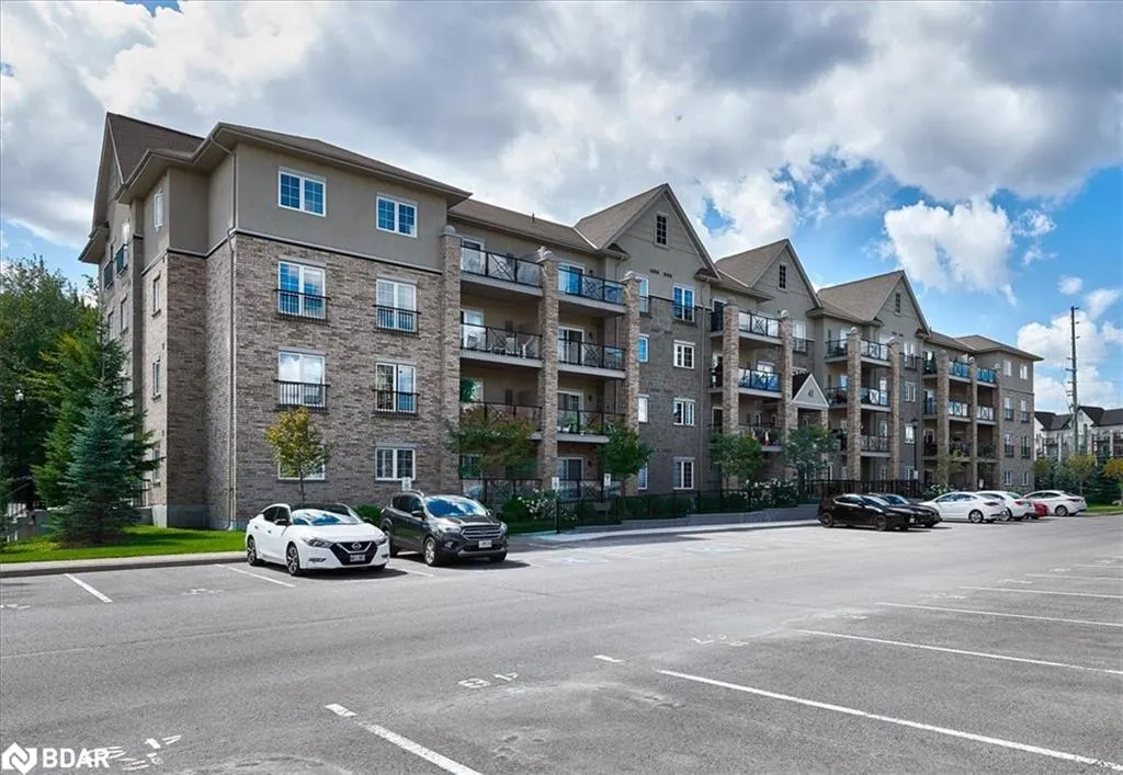 41 Ferndale Drive S, #102