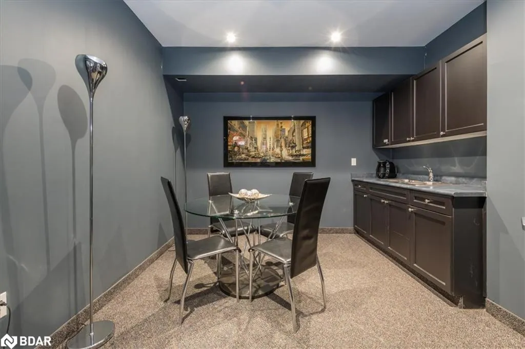 41 Ferndale Drive S, #102
