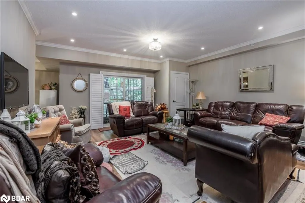 41 Ferndale Drive S, #102