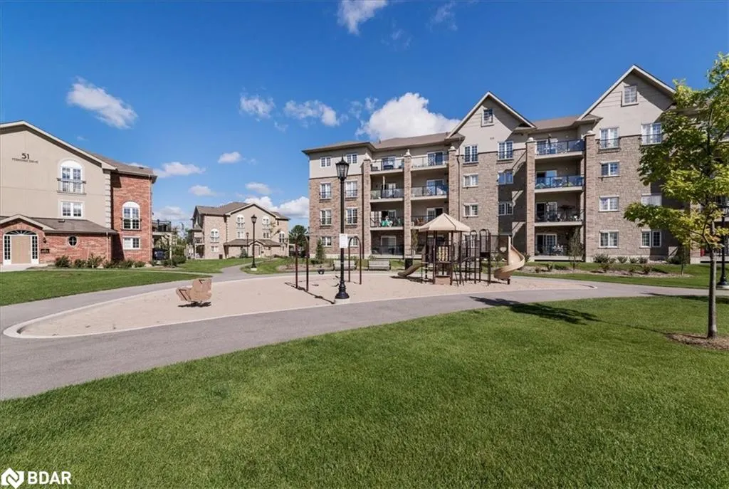 41 Ferndale Drive S, #102