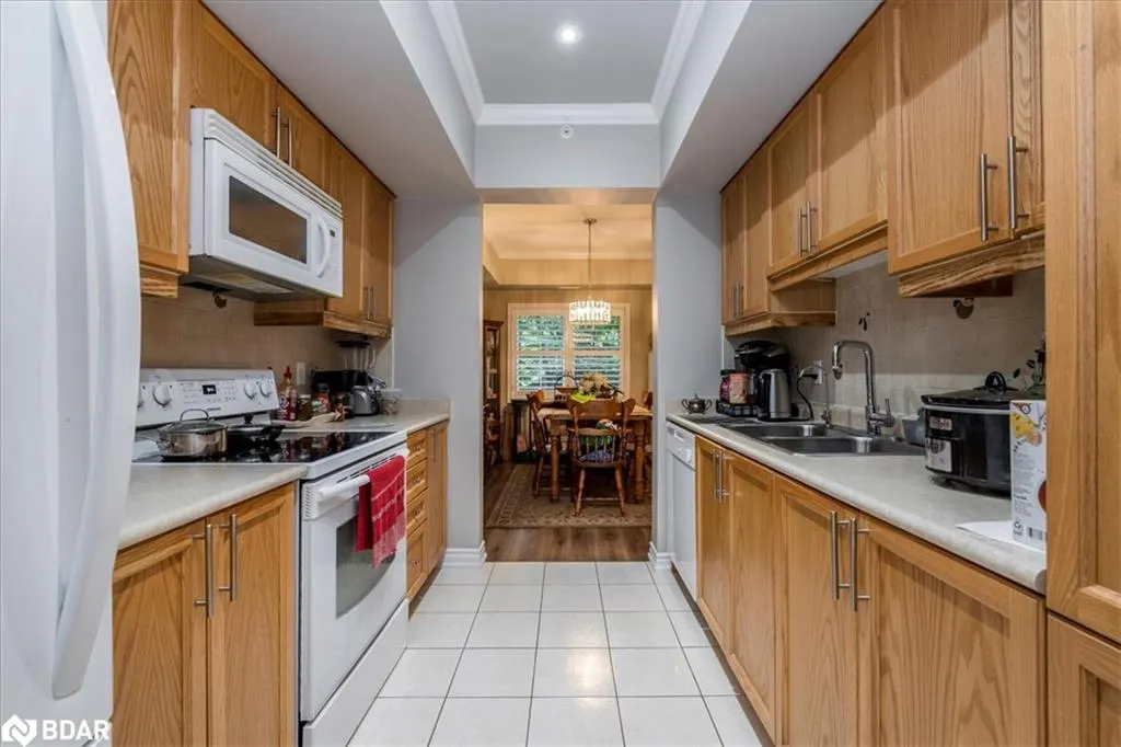 41 Ferndale Drive S, #102