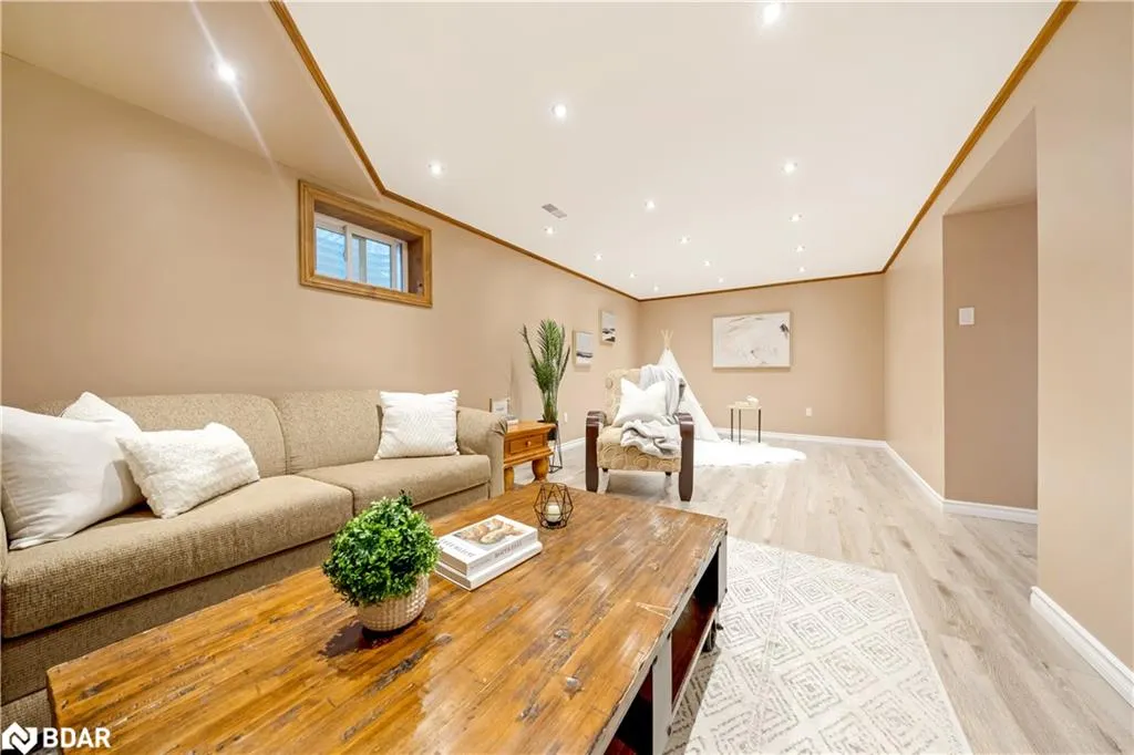 3104 Autumn Hill Crescent