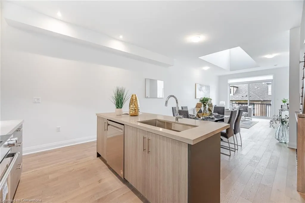 8 Lois Torrance Trail