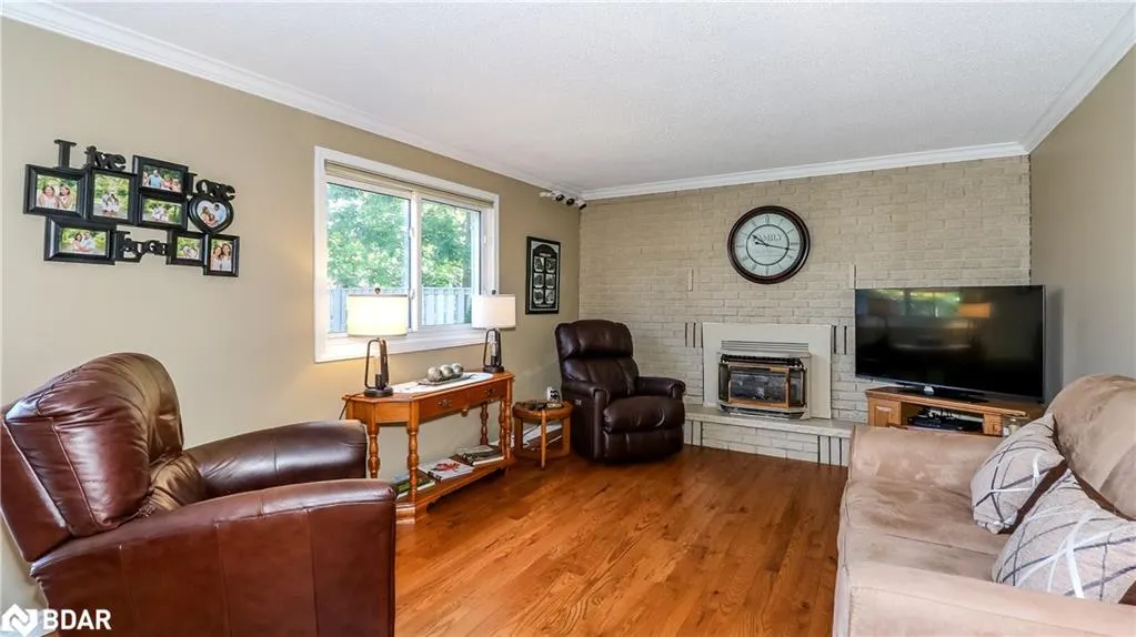 60 Chieftain Crescent