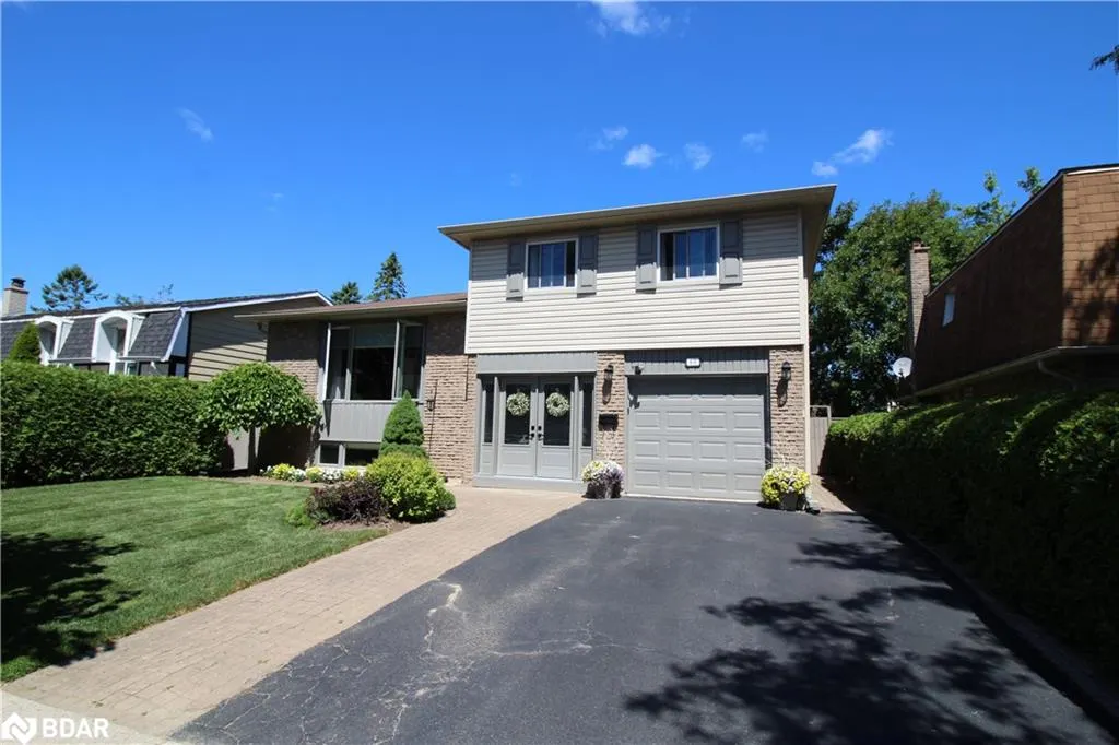60 Chieftain Crescent