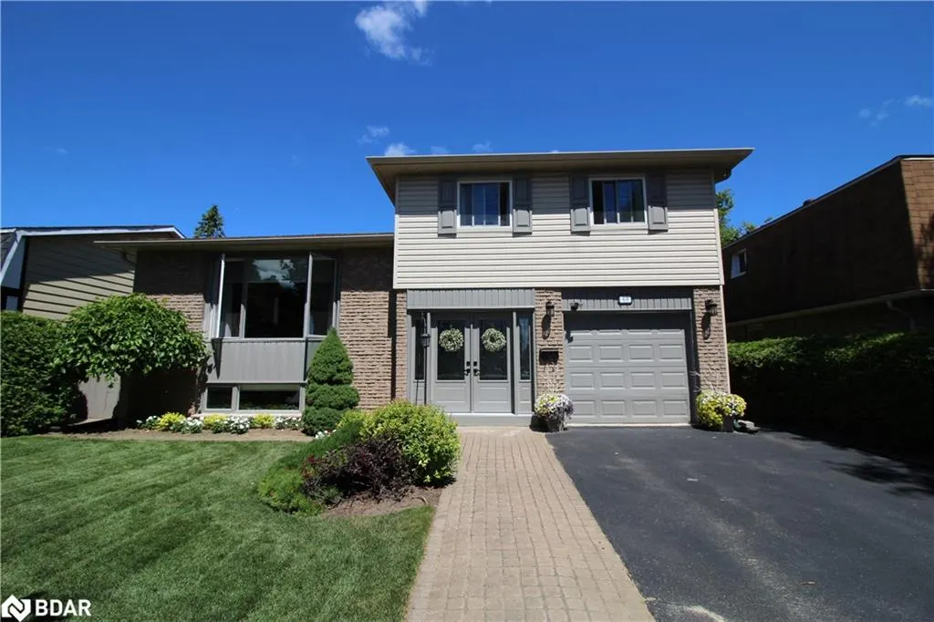 60 Chieftain Crescent