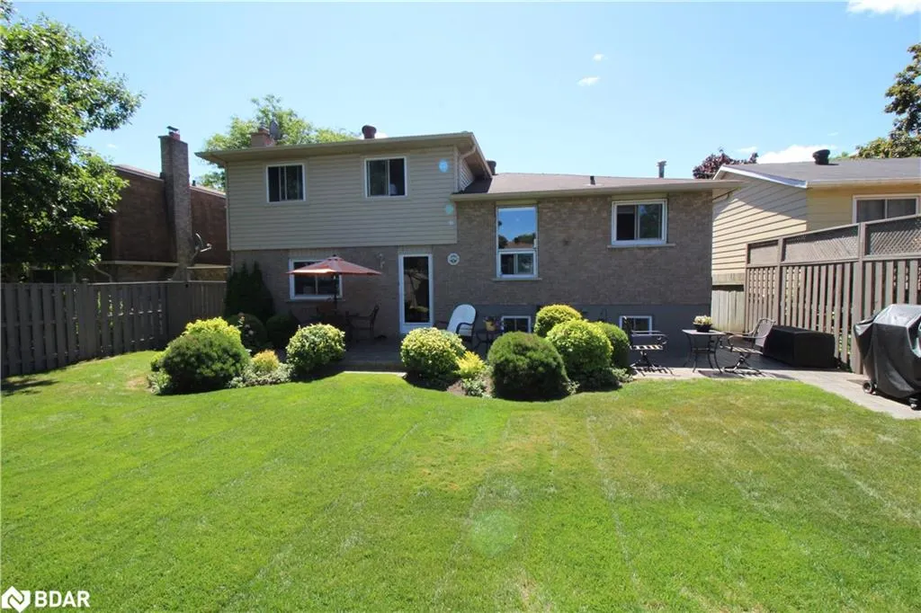 60 Chieftain Crescent
