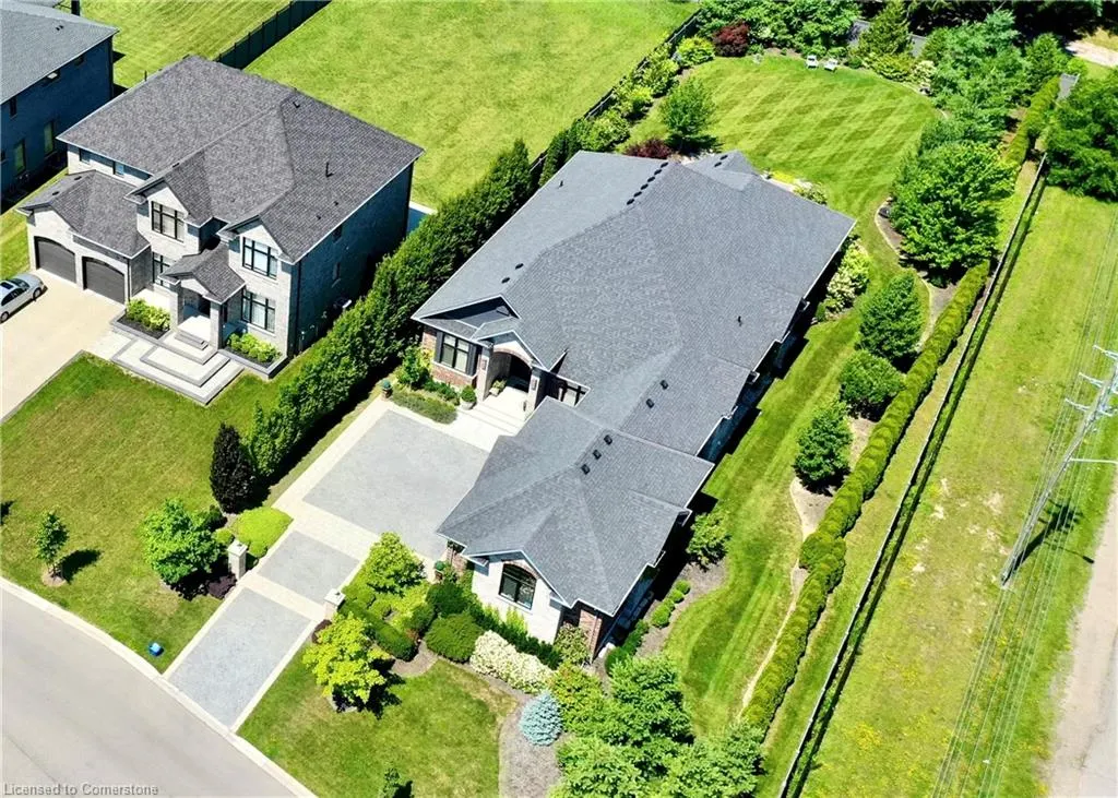 585 Regal Place