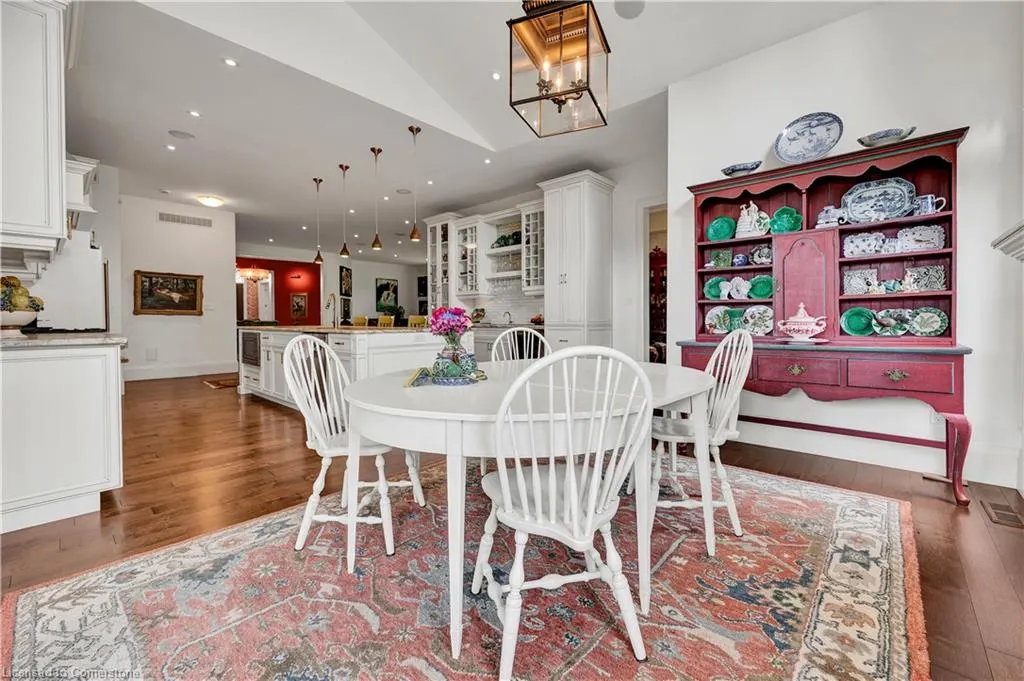 585 Regal Place