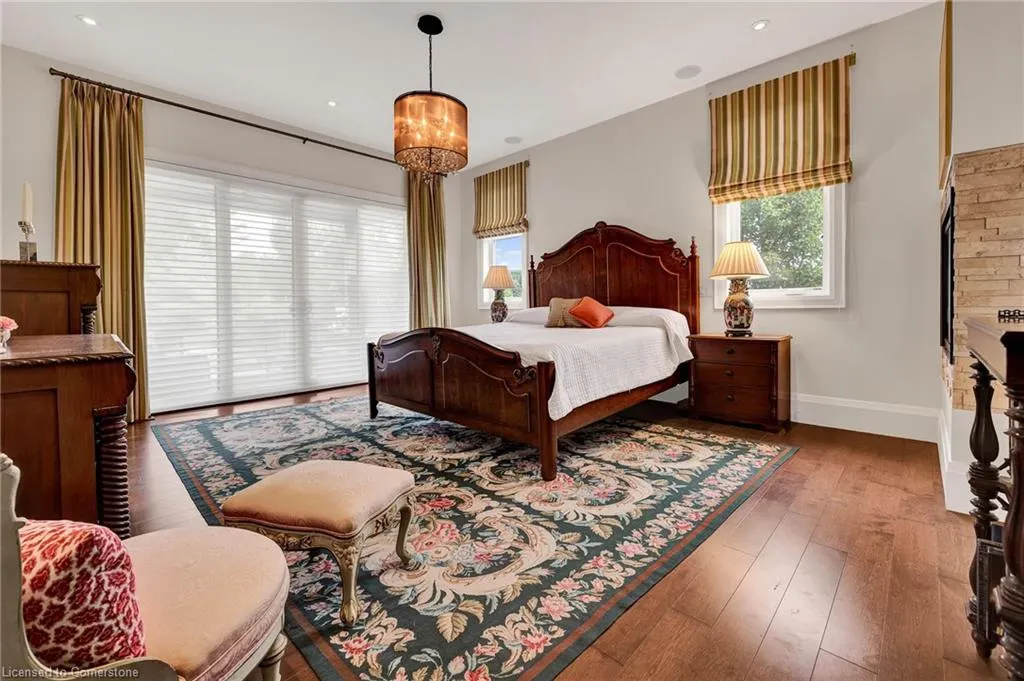 585 Regal Place
