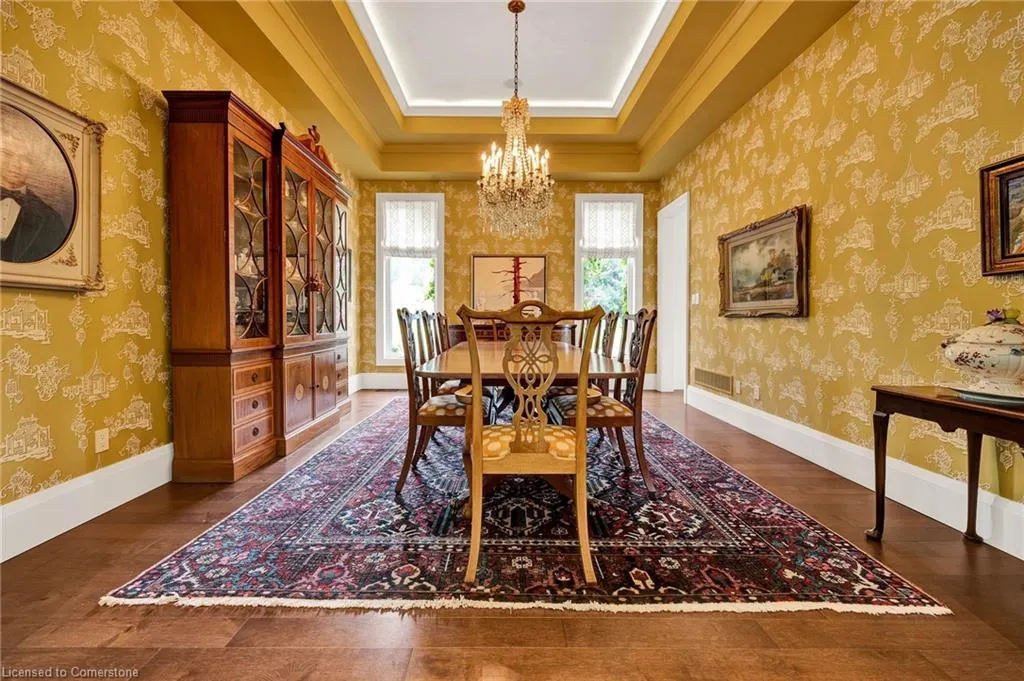 585 Regal Place