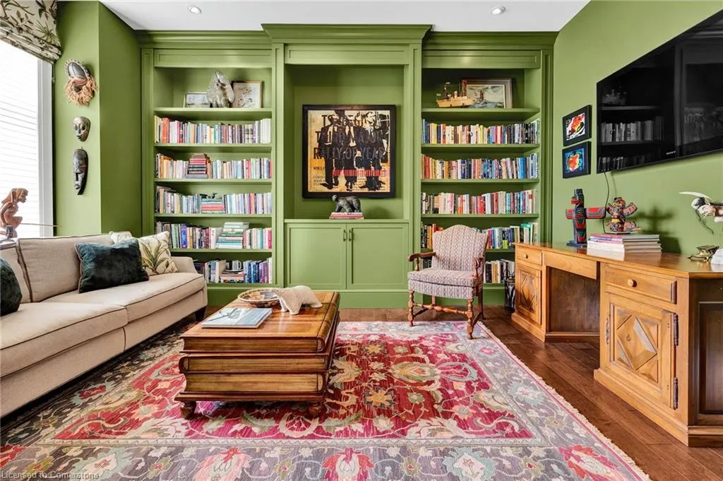 585 Regal Place