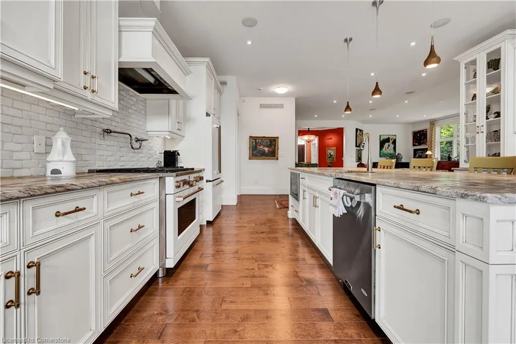585 Regal Place