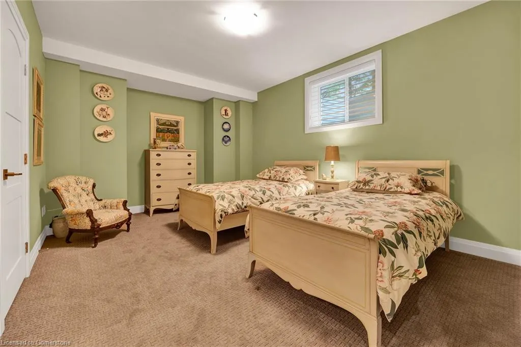 585 Regal Place