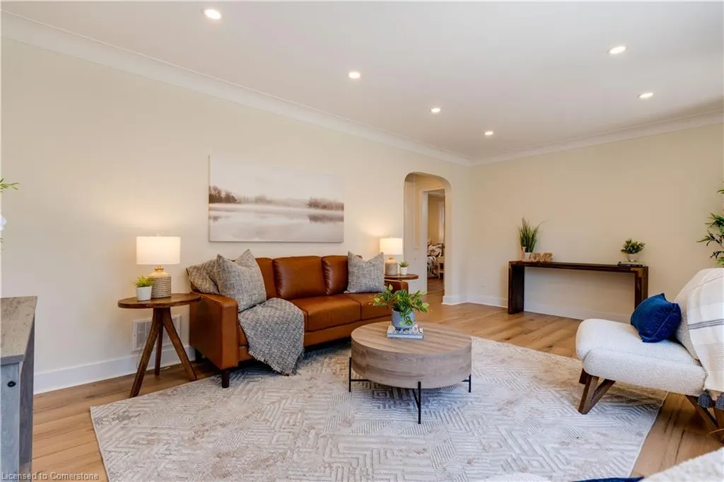 44 Grove Crescent