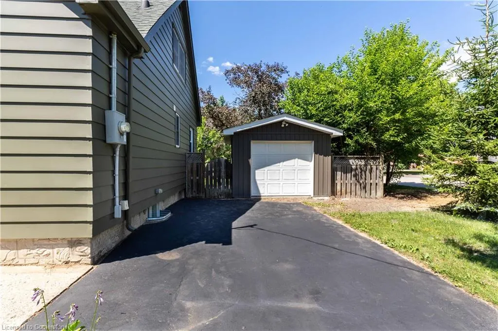 44 Grove Crescent