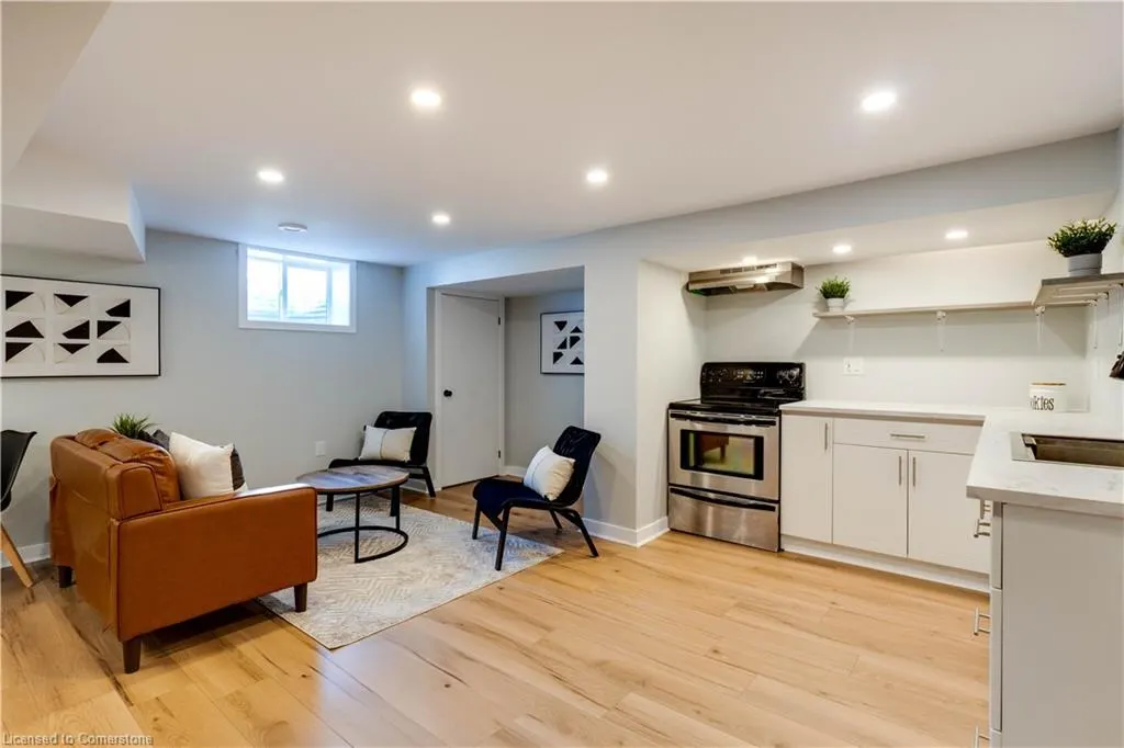 44 Grove Crescent
