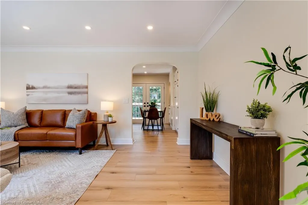 44 Grove Crescent