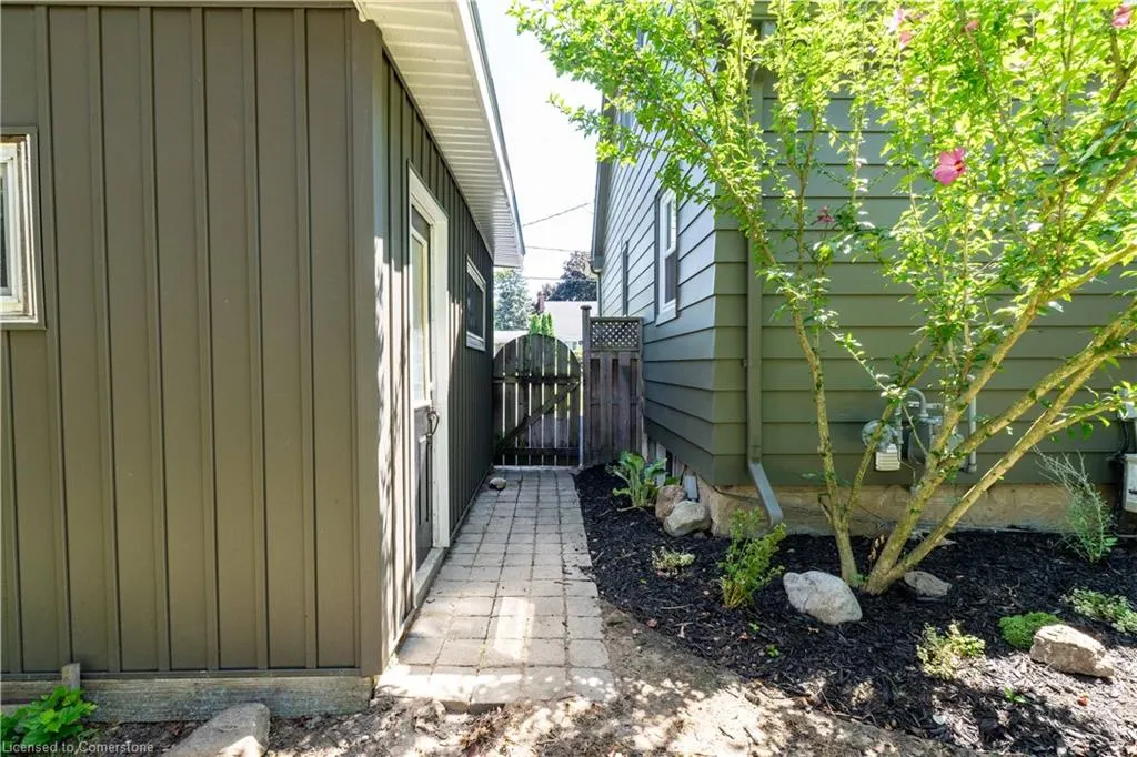44 Grove Crescent