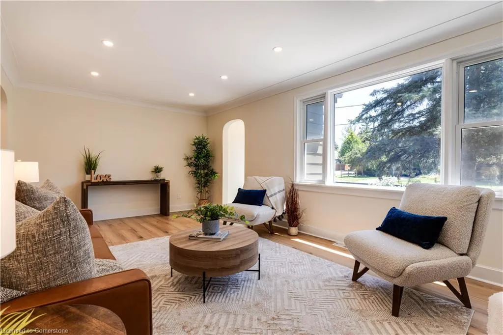44 Grove Crescent