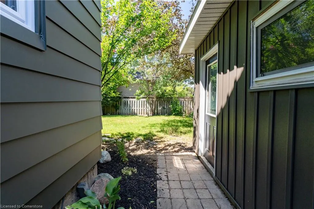 44 Grove Crescent