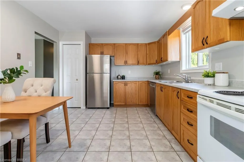 5 Cork Crescent