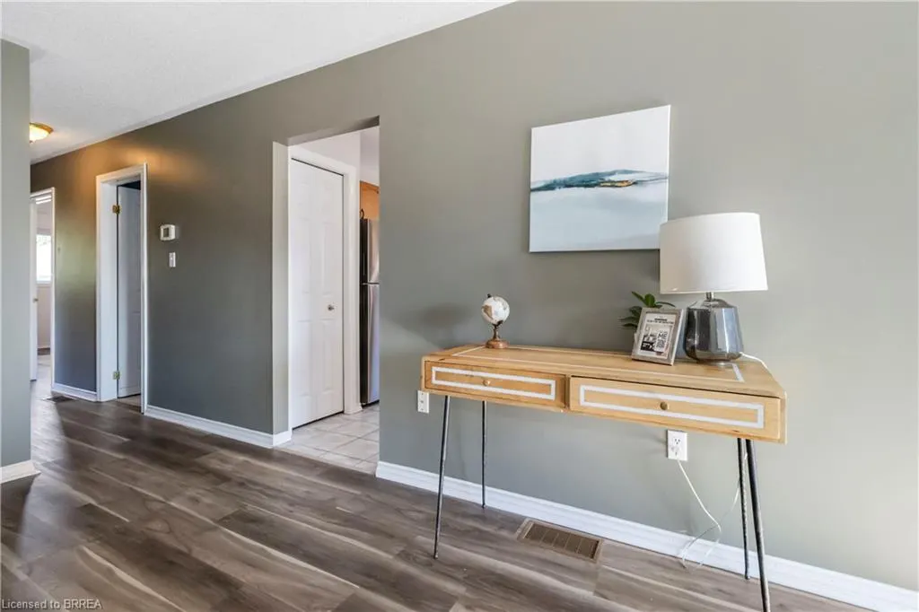 5 Cork Crescent