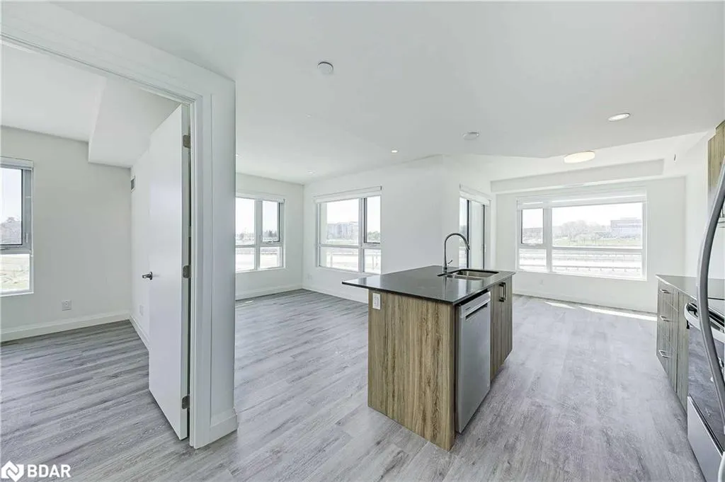 58 Lakeside Terrace, #712