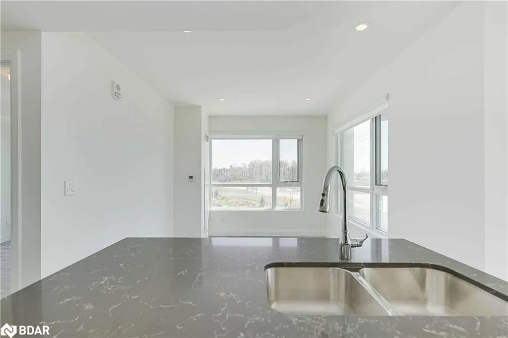 58 Lakeside Terrace, #712