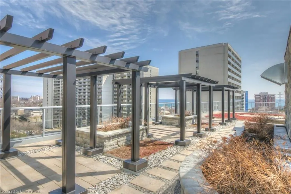 551 Maple Avenue, #602