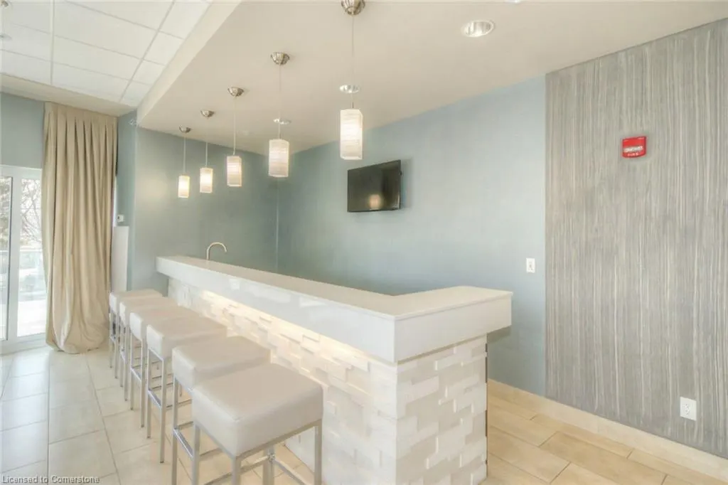 551 Maple Avenue, #602