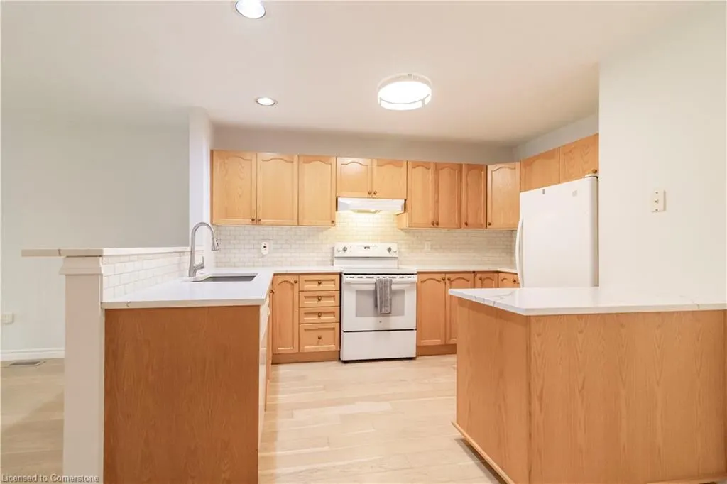60 Whitlaw Way, #2