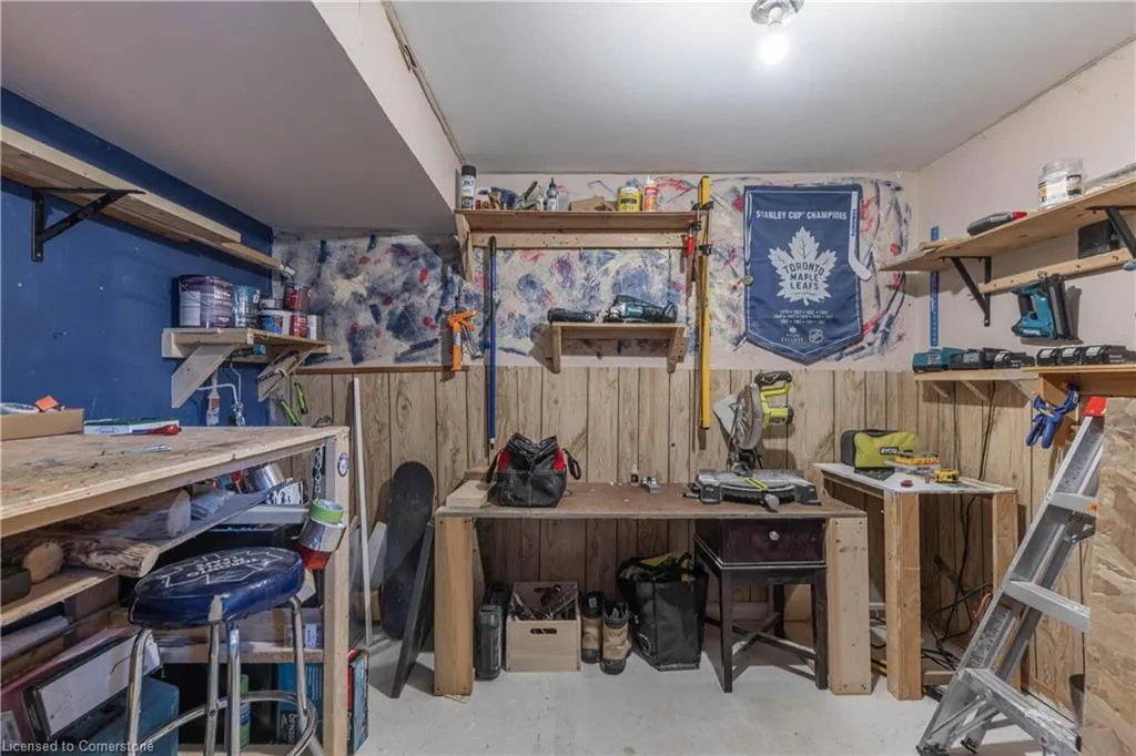 7709 Ronnie Crescent