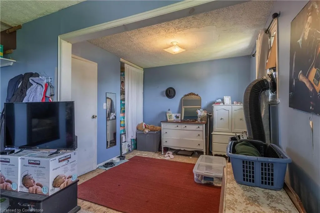 7709 Ronnie Crescent